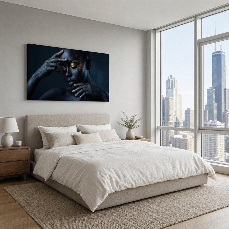«Dark Skinned Woman with Gold Glitter Eyes», art mural sur toile, L 58 po x H 28 po