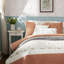 6 pièces de courtepointe en coton corail, grand / grand, avec coussins décoratifs en mousseline pour la chambre