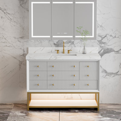 Meuble-lavabo autoportant 48 po avec base à DEL, tiroirs cannelés, plateau en pierre d'ingénierie et structure en métal doré - Finition blanche
