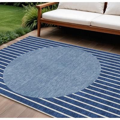 Tapis extérieur lavable rayé bleu marine 10 pi x 14 pi