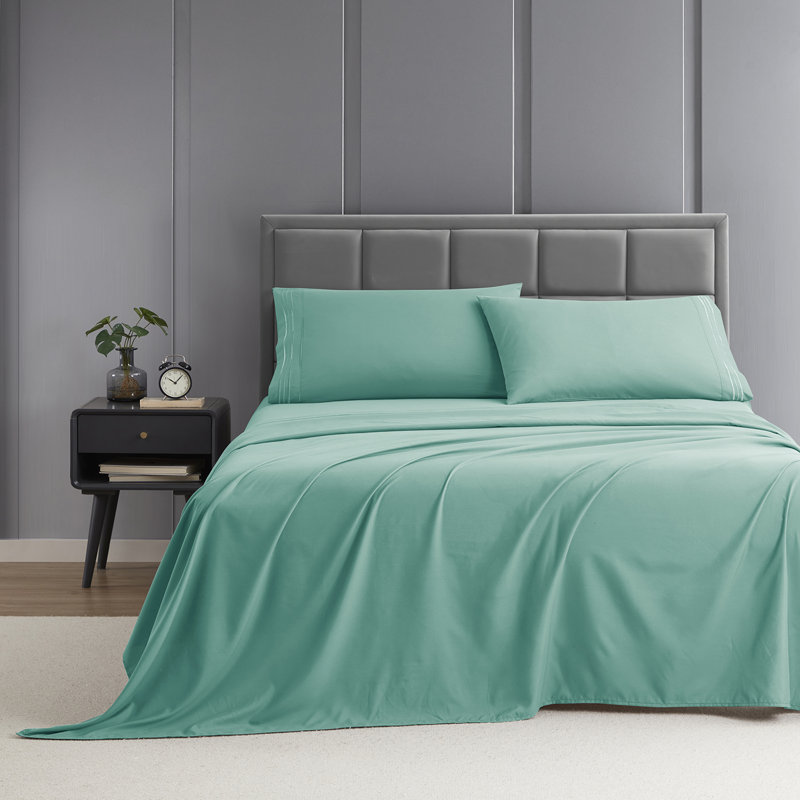 1800 Series Double-Brushed Microfiber Hypoallergenic Sheet Set, Mint, California King Sheet Set with 2 Pillowcases