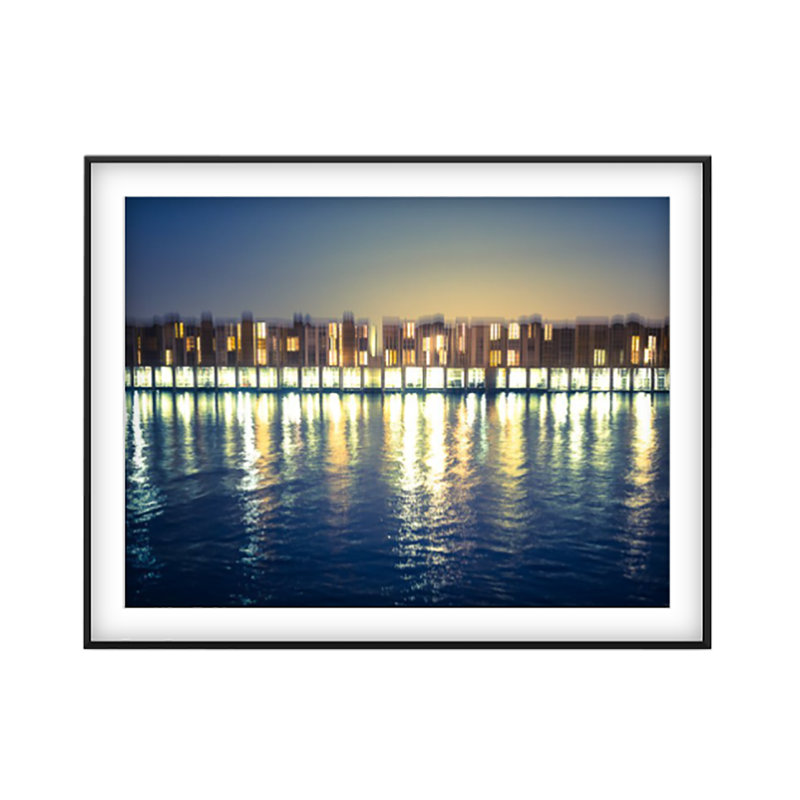 Edge Light - reproduction de photo, Blanc, Papier avec cadre noir, H 48 po x l 72 po x P 0,8 po