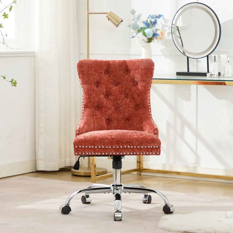 Chaise de bureau beige moderne en velours, réglable et pivotante, avec boutons fabriqués à la main, garniture cloutée décorative, structure élastique triple, bureau pivotant de style américain recouvert de tissu doré, boutons