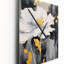 Horloge murale avec œillets et fleurs blanches-1953251441