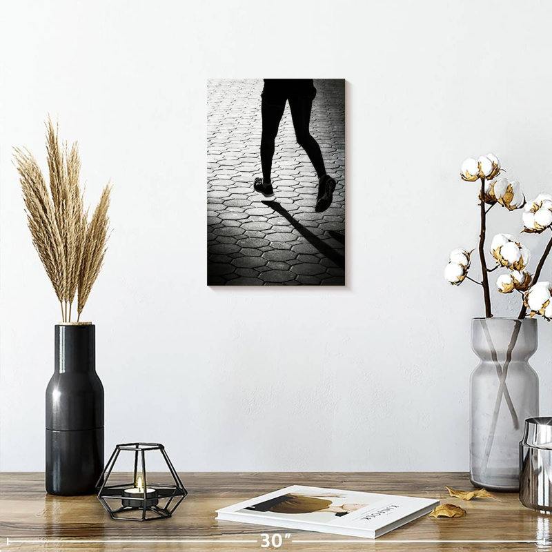 Sireci BW Jogging, 12" H x 8" W