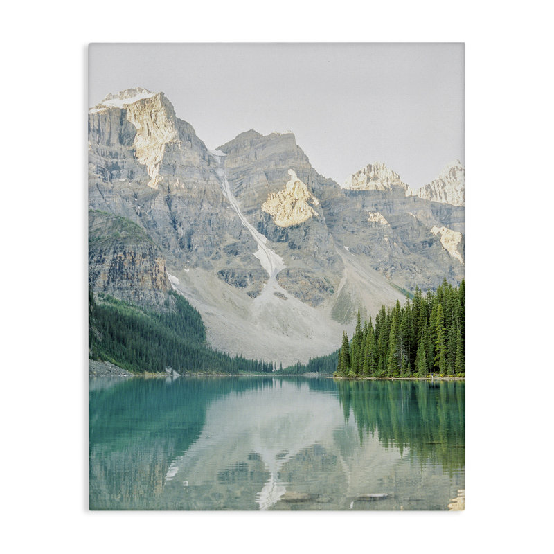 Art mural sur toile lac de montagne réfléchissant par Justine Milton, H 20 po x l 16 po
