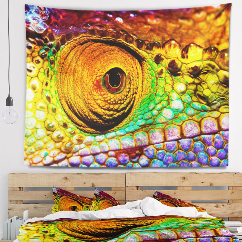 Tapisserie multicolore en écailles de lézard, H 32 po x l 39 po