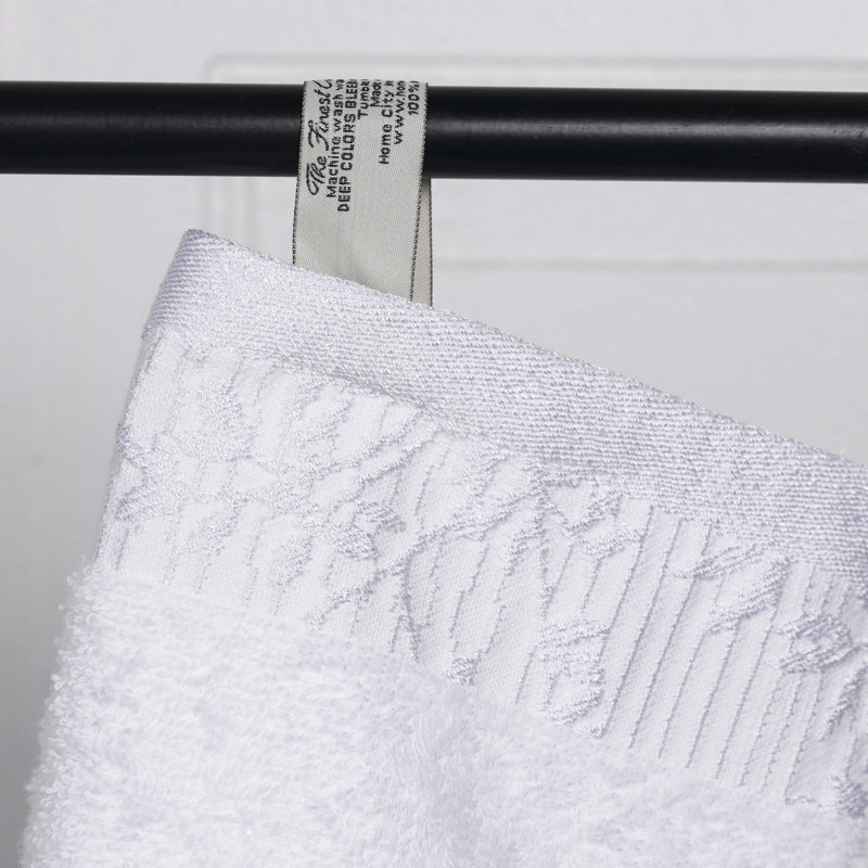 Ensemble de serviettes de bain en coton de poids moyen à bordure florale en jacquard pour la salle de bain Carinna
