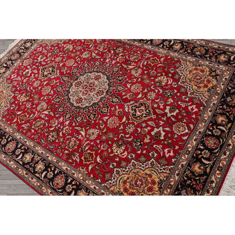 Tapis traditionnel en laine et soie rouge noué à la main 4 pi 11 po x 6 pi 7 po Tabriz