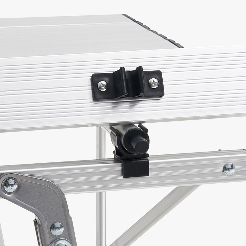 Table de camping pliante portative en aluminium argenté, plateau de table en filet de 35,4 pouces de large, hauteur réglable, structure en acier stable, compact pour le rangement dans le garage