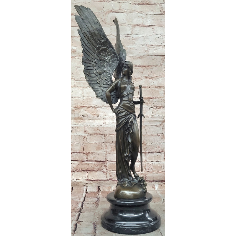 Sculpture ange avec épée classique