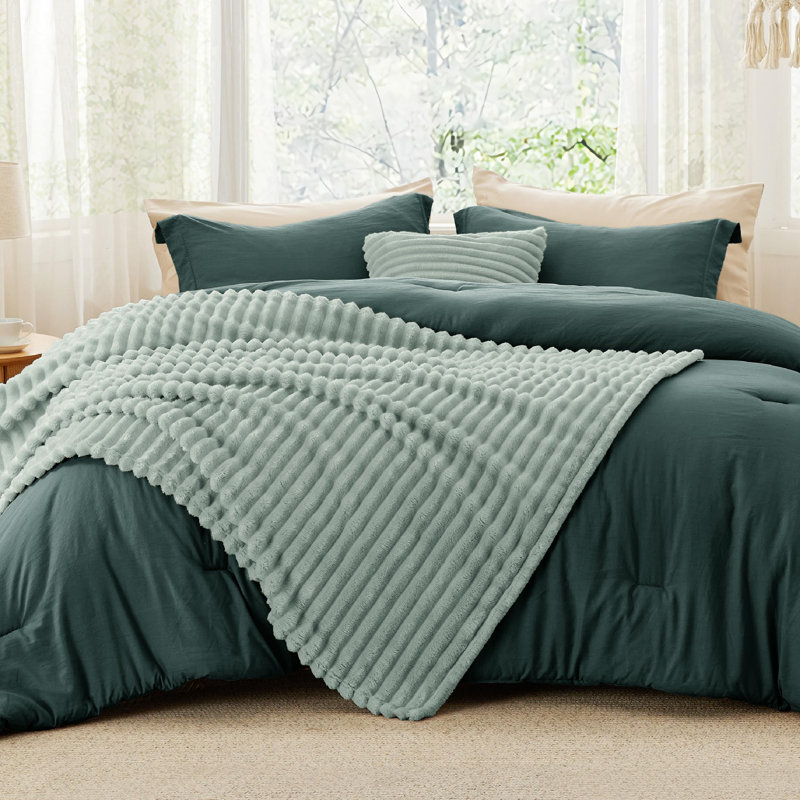 Bedsure All Season Boho Bed in a Bag with Throw Blanket and Decorative Pillow, Lightweight Comforter, Emerald Green
