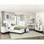 Lit plateforme de style rustique avec finition blanche et rangement pratique