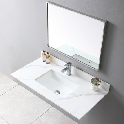 Plateau de meuble-lavabo de luxe en pierre frittée 43 x 22 avec lavabo en céramique et finition polie élégante de couleur or