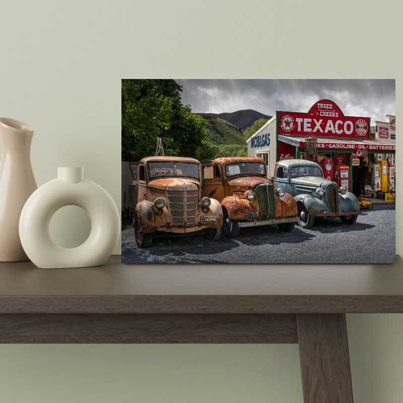 «Three Creeks Roadside Museum», art mural architecture contemporaine, H 18 po x l 12 po