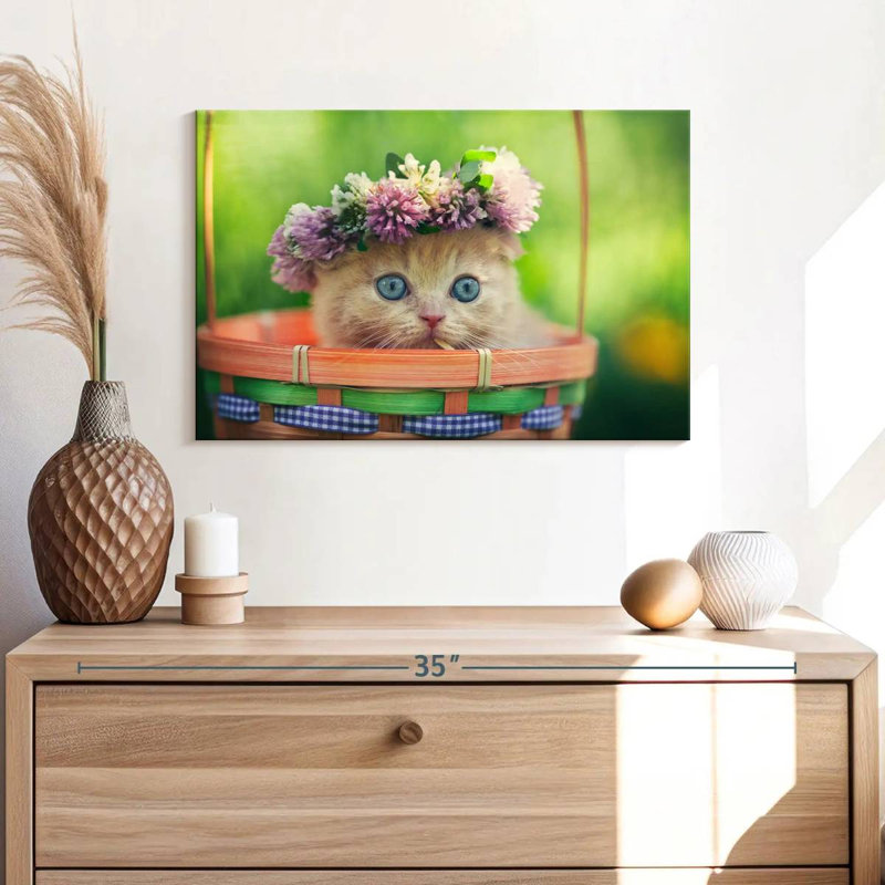 Brampt Garland Cat, 16" H x 24" W