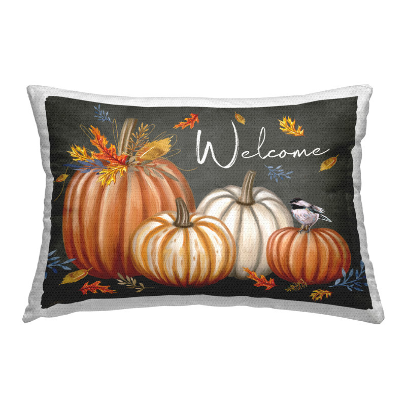 Coussin d'extérieur Welcome with Autumnal Pumpkins par Elizabeth Tyndall