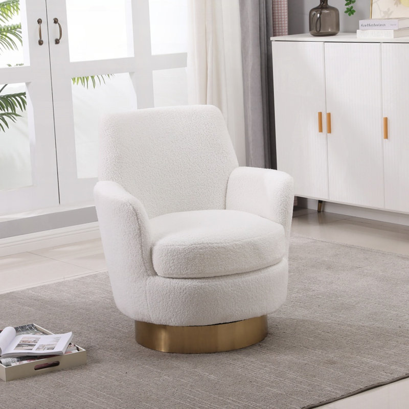 Fauteuil demi-tonneau pivotant Esengul, Fausse fourrure ivoire, Doré