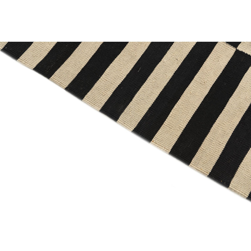 Tapis noir et blanc 5 x 8 Pinkerton