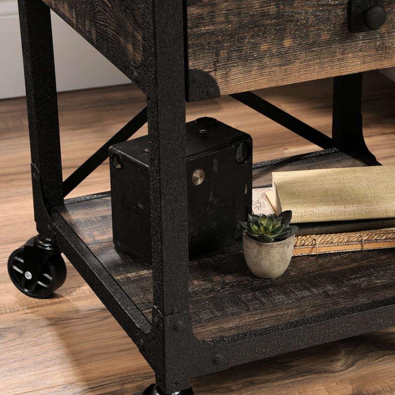 Table d'appoint carrée de finition brune au design industriel, avec une surface spacieuse pour les lampes, les tiroirs et les livres à tablettes ouvertes, facile à utiliser, rangement coulissant, décor mobile, construction simple