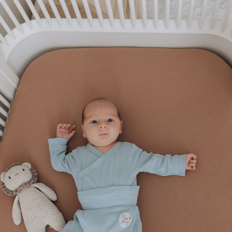 Ensemble de 2 draps pour lit de bébé standard pour garçons et filles, draps-housses en jersey de coton à 100%, drap pour lit de bébé, draps pour lit de tout-petit, drap de matelas pour lit de bébé de 52 po x 28 po | Vert et moutarde