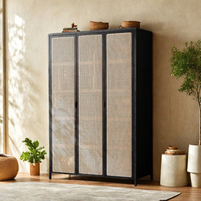 Armoire simple en rotin à trois portes