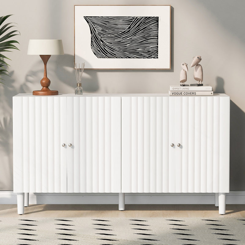 Élégant buffet à quatre portes avec des portes à motif ondulé, des pieds cylindriques et des poignées en métal élégantes, réglable, adapté pour le bureau, le vestibule et le salon