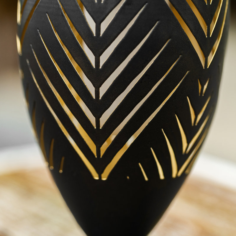 Lanterne d'extérieur à motif géométrique à découpes en métal noir 8,75 "avec lumière DEL, Chevron