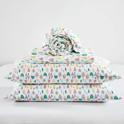 Ensemble de draps en flanelle de coton 4 pièces pour grand lit, conception à motif d'arbres des fêtes blanc, drap-housse entièrement élastiqué, lavable à la machine, toutes les draps sont lavés pour un entretien facile
