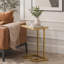 Table d'appoint moderne et glamour en forme de C avec structure en fer durable et plateau en verre trempé, parfaite pour les espaces de vie élégants.