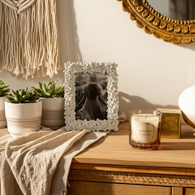Cadre floral floral polyrésine Boho Glam sculpté texturé marguerite pour 5 x 7 photo verticale chambre bureau à la maison - 9 po ivoire et or
