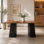 Bureau d'ordinateur moderne avec grande surface, structure en bois noir veiné, plateau en noyer clair