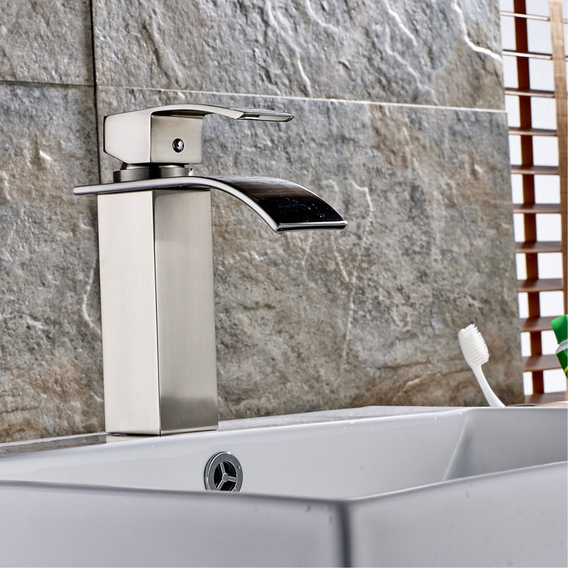 Robinet de lavabo de salle de bain à poignée simple en nickel brossé, style contemporain, débit en cascade, fixation sur le comptoir, meuble-lavabo silencieux