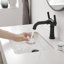 Robinet de salle de bain 1 trou avec ensemble de drain Robinet de lavabo de salle de bain à deux poignées Robinet de lavabo de salle de bain moderne en laiton avec valve-105688469