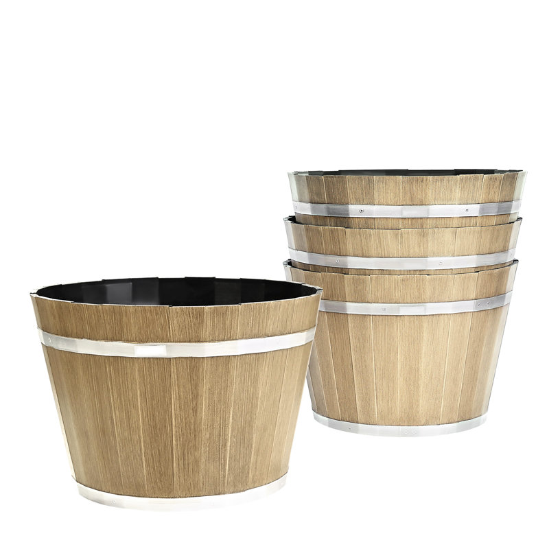 Pot de fleurs en résine en forme de bouteille de whisky, résistant aux intempéries et au charme rustique, idéal pour les plantes succulentes et les légumes sur un porche.