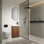 Meuble-lavabo autoportant de 18 pouces avec lavabo simple. Cabinet de caractère délicat. Lavabo en céramique. Bois d'ébène brun pour portes de salle de bain à fermeture en douceur. Petits espaces de bain