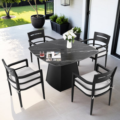 5 chaises de patio d'extérieur modernes, table carrée en pierre frittée ronde de 44 po, structure rouille, fauteuils à coussins, décoloration