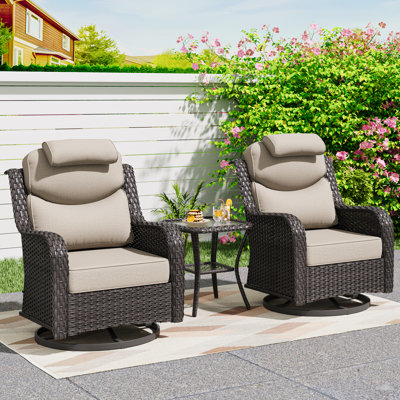 Ensemble de conversation en osier pour 2 personnes, 2 chaises pivotantes avec repose-tête, 1 table d'appoint et coussins beiges