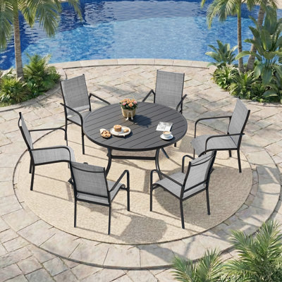 Ensemble de salle à manger 7 pièces pour terrasse, table de salle à manger ronde 53,2 po avec trou de parasol réglable et 6 chaises empilables en textilène