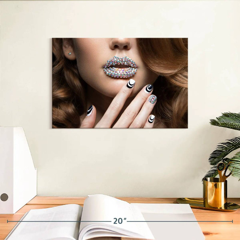 Shollerworth Crystal Girl Nails, H 8 po x l 12 po