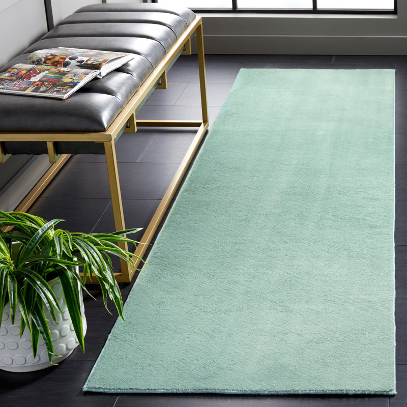 Tapis vert en polyester tissé à la machine, Tapis de couloir 2 pi 3 po x 8 pi