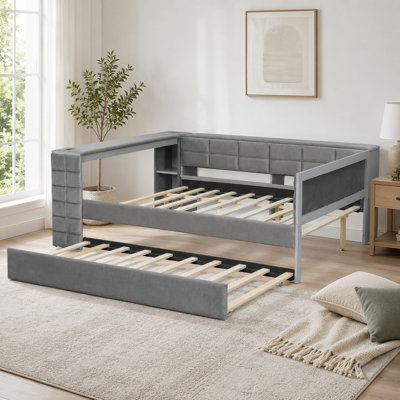 Lit plateforme tapissier gris avec tablettes de rangement intégrées, ports de chargement intégrés et lit gigogne mobile