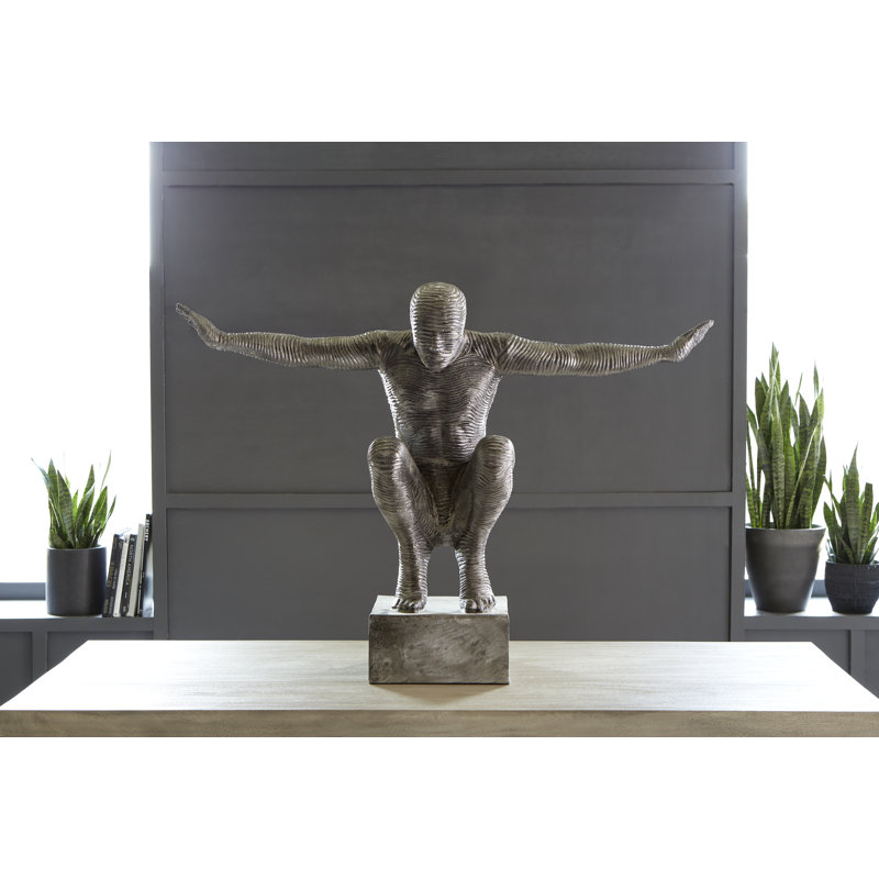 Statue en aluminium avec accoudoirs tendus