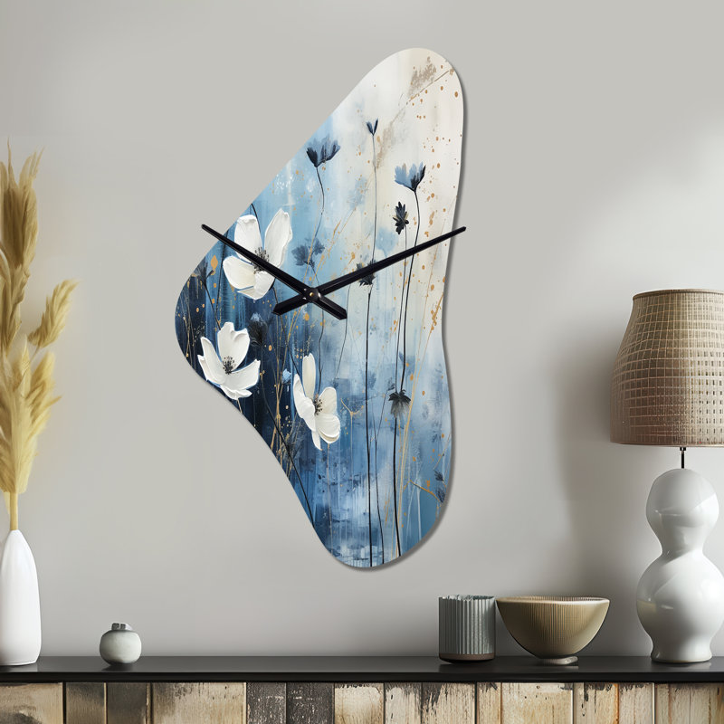 Horloge murale asymétrique en métal blanc et bleu avec champs de fleurs sauvages, Grand