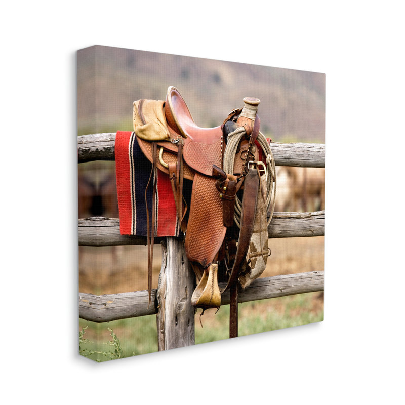 «Western Saddle On Fence» par Danita Delimont, H 36 po x l 36 po x P 1,5 po