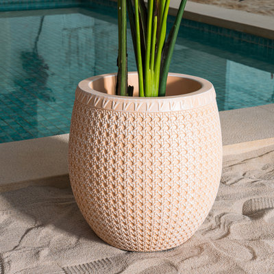 Chalea Planter In 22 Inch Height