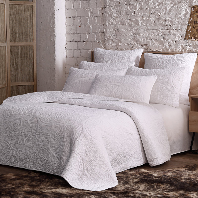 Estate Traditional Cotton Floral Quilt, White, King Quilt + 2 King Shams