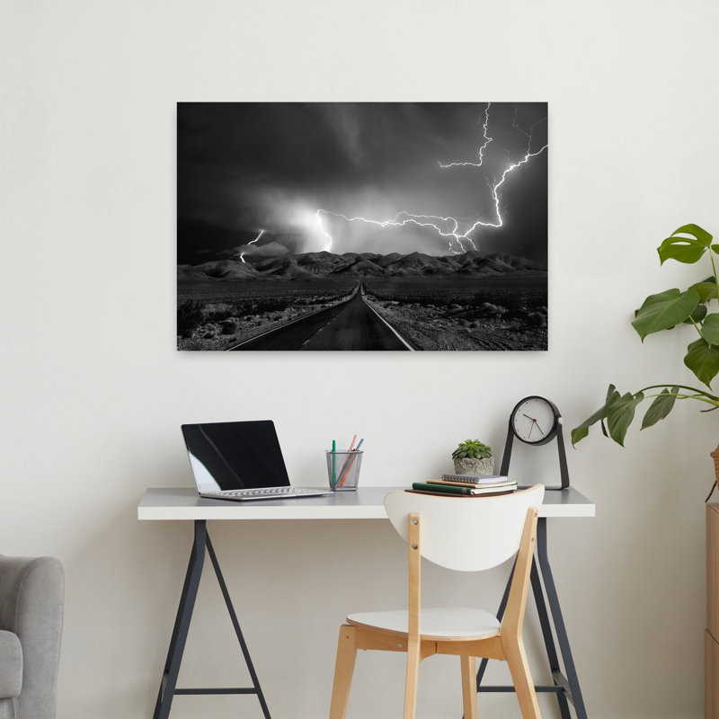 «Desert Road Lightning Storm», art dramatique abstrait contemporain, paysage de montagne, H 24 po x l 36 po
