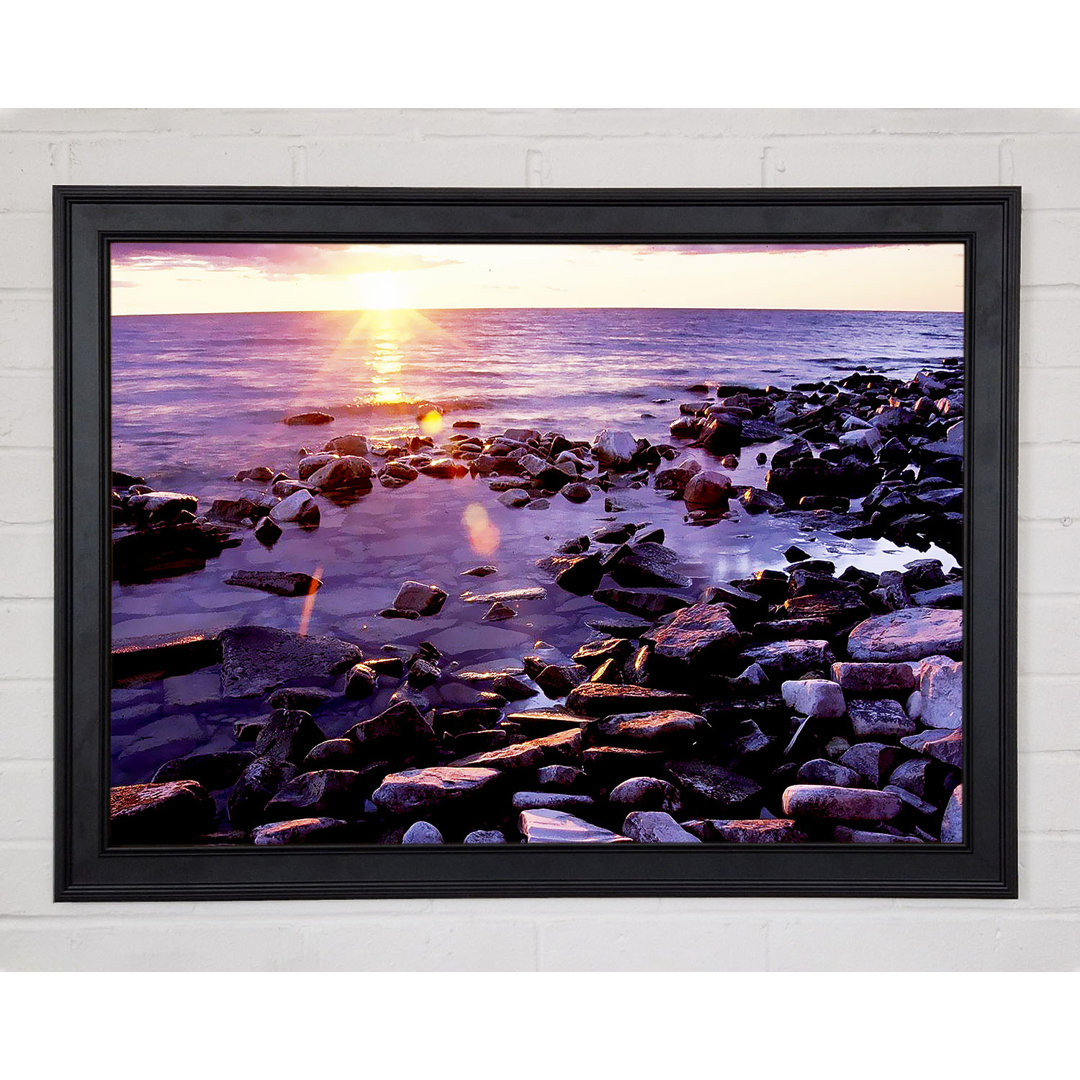 Ocean Pebble Sunrise Gerahmter Druck