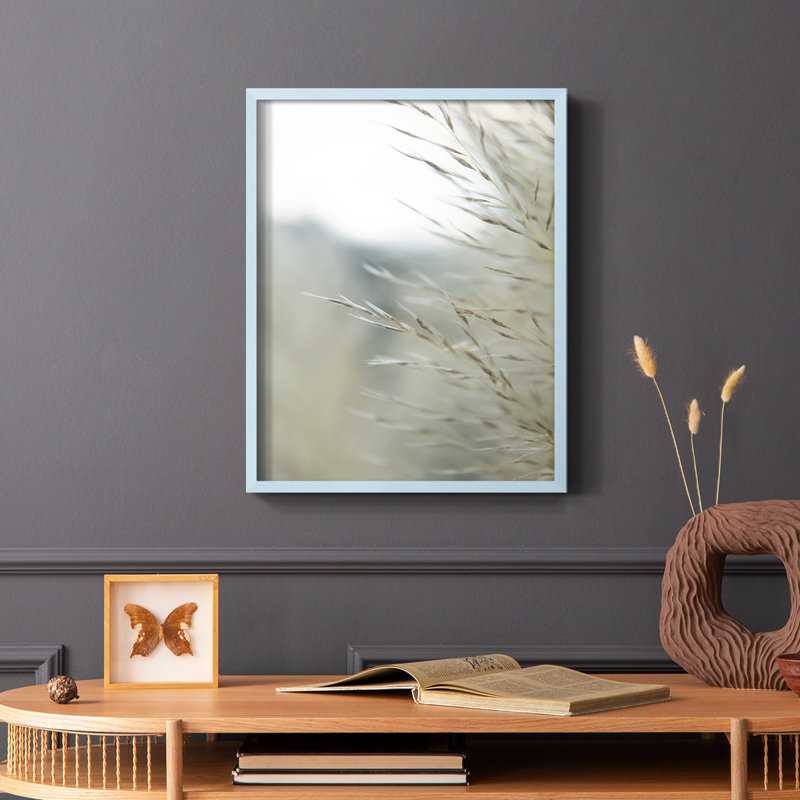 Reproduction encadrée d'herbes subtiles III - bois massif, Bleu, H 10 po x l 8 po